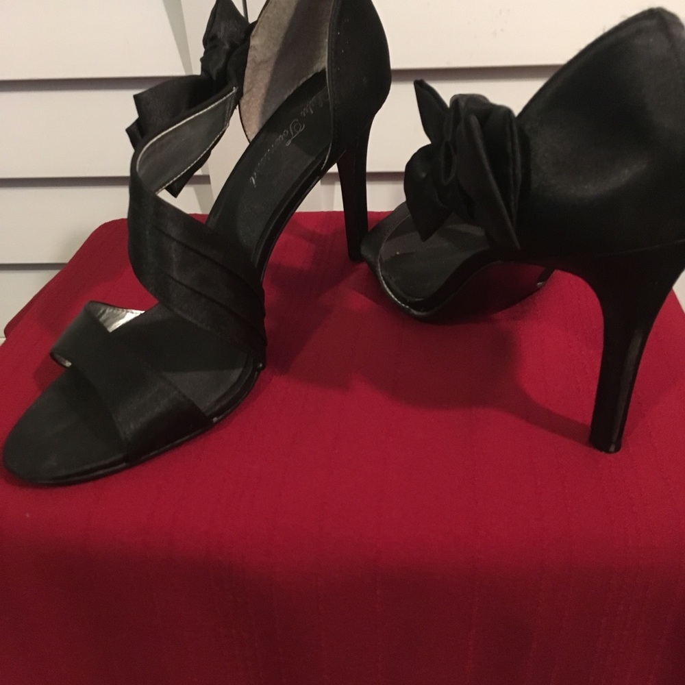 Black Satin w/Bow, 3 inc heel
